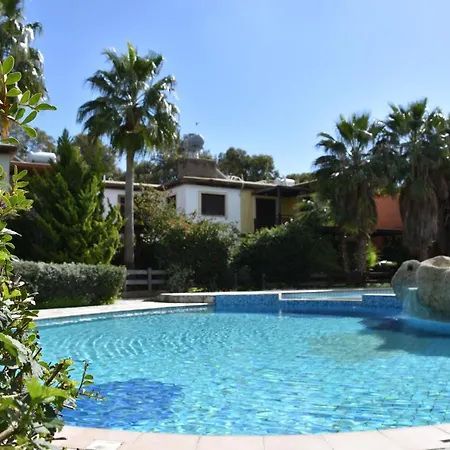 Cozy House With Swimming Pool And 100m To Sea! Λάρνακα