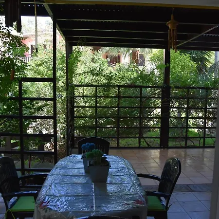 Cozy House With Swimming Pool And 100m To Sea! Σπίτι διακοπών Λάρνακα