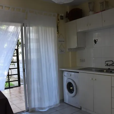 Cozy House With Swimming Pool And 100m To Sea!