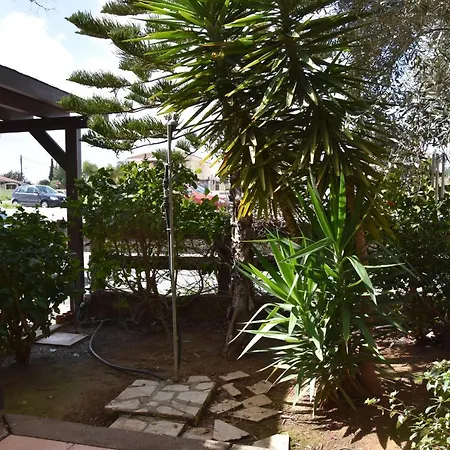 Semesterbostad Cozy House With Swimming Pool And 100m To Sea!