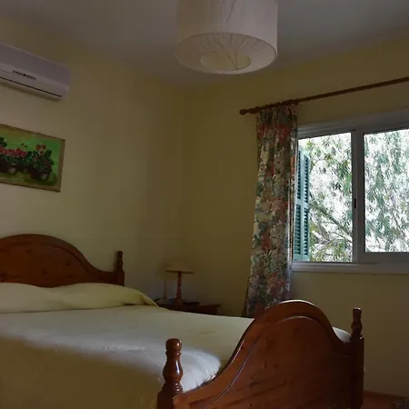 Semesterbostad Cozy House With Swimming Pool And 100m To Sea!
