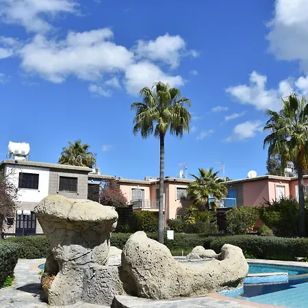Semesterbostad Cozy House With Swimming Pool And 100m To Sea!